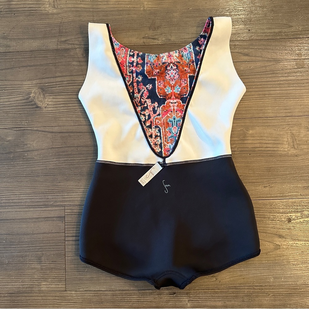 Seea Black & Pink Lido One Piece Swimsuit/Surfsuit 🏄🏻‍♀️ 🌊 - Picture 8 of 13